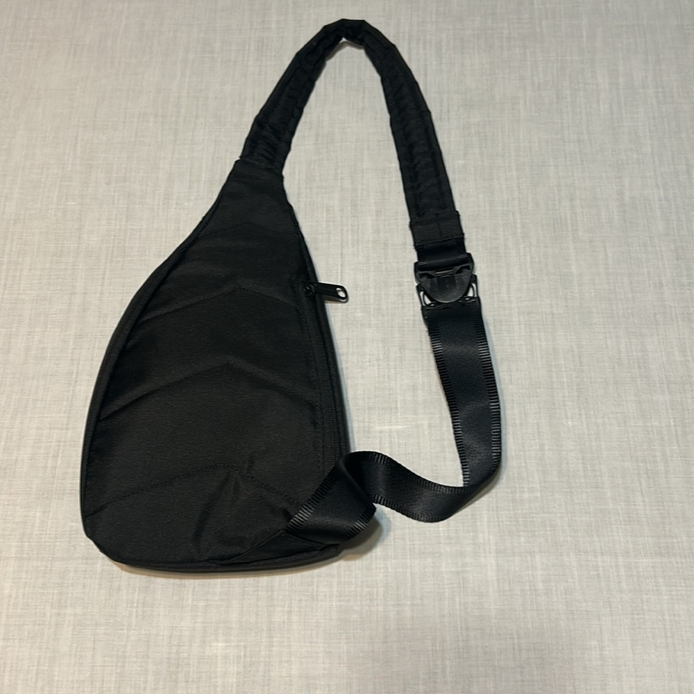 NWOT Vera Bradley Black Sling Bag - Picture 3 of 11